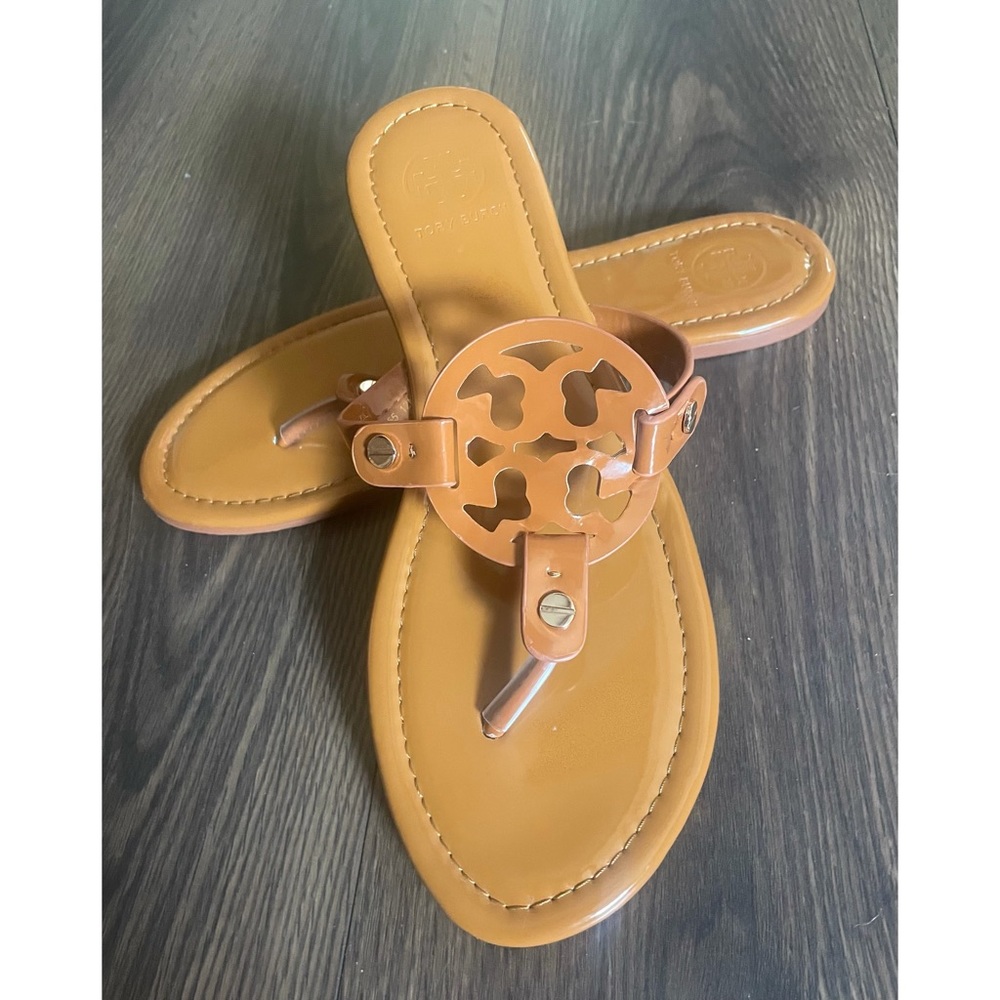 NWOT Tory Burch Brown Medallion Sandals Size 12M
